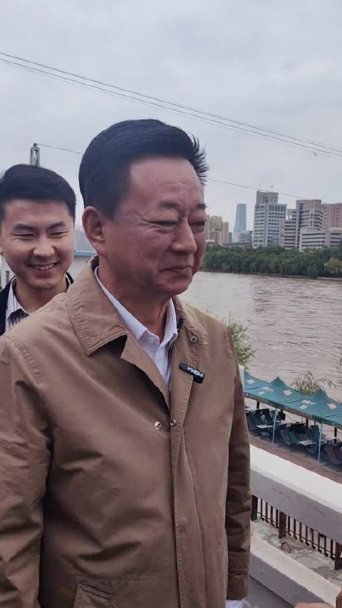 朱军老师几年不见你咋苍老了那么多?怀念那时春节晚会的你!