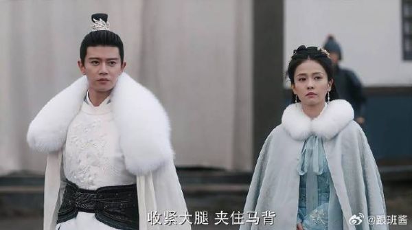 周生辰带时宜参观军营,时宜满眼好奇,真是太可爱了