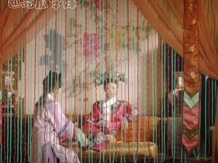感觉只要一拉开帷幕,华妃和颂芝就会消失,里面的景象也会变得荒凉不堪