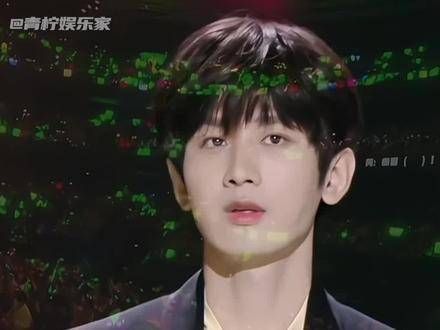 在这条通往“红透半边天”的路上,成毅已经跋涉了整整十年