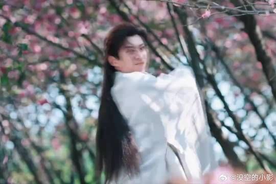 他本只把她当作棋子,后来却清醒的沉沦