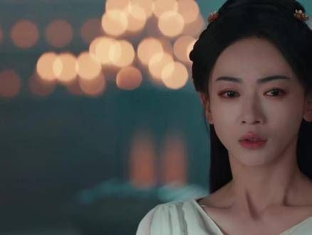 是谁轻声地破碎了呢?