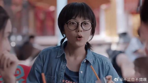 小琪郊游,在街上看见熟悉身影,竟是老妈和陌生的男人