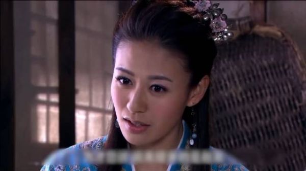 男人抗拒与妻子传宗接代,于是自请从军,哪料妻子早已潜入其中