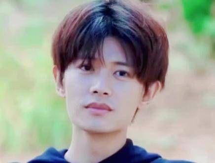 我似乎窥见了哥的孤独,嘉伦自述他是一个孤独的人,此时他将孤独具象化…