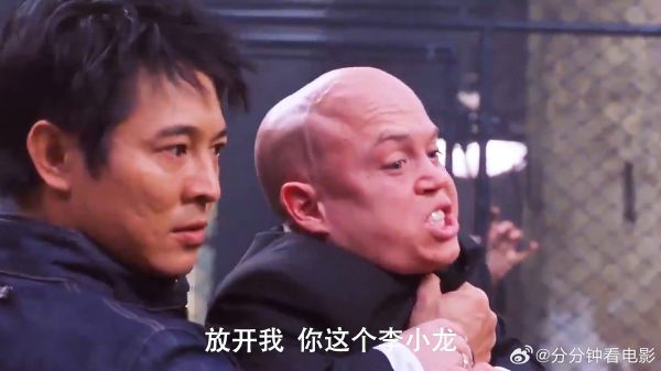 男人以中国功夫以一敌百