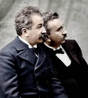 从世界首个电影日在澳门诞生，看东西方电影未来趋势