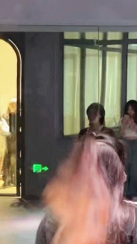 穿的很恶心还被挡,但跳爽了