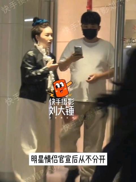 刘大锤说阚清子与未婚夫形影不离,拍到两口子五六七八回,每次都腻歪在一起…