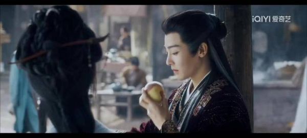 bgm如此欢快,他的神情显得那么放松…