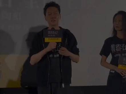 当年赵丽颖产后出院,冯绍峰细心搀扶,一家人的幸福画面令人羡慕,真可惜啊!