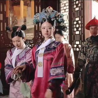 华妃娘娘的精彩瞬间,即便是满蒙八旗齐聚一堂,也难敌她那万种风情