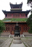 故宫里的九龙壁都是用琉璃制作的，为何九龙的腹部却由木头制作？