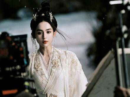 不愧是美女中的佼佼者,美得令人窒息