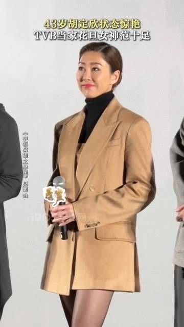 43岁状态,真是女神范儿!元气满满地和影迷互动,每一秒都美得惊艳!