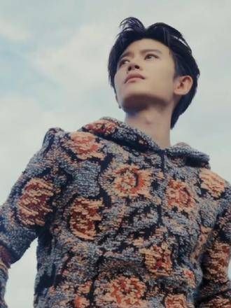 他是为梦想慷慨奉献时间的人，充满耐心与韧性，因为他深信…