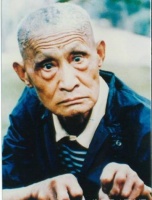 他，当代武林泰斗，大学教授，更是南北大侠杜心五的掌门大弟子