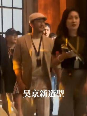“战狼”为何留起长发?
