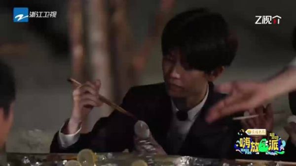 在直播中,@任嘉伦Allen 花了五分钟精心准备的蛋…