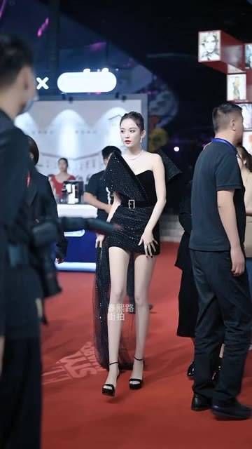娜扎的大长腿真是让人惊艳,身高真高啊!