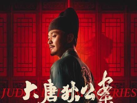 女人发现男人只是假扮成鸟人的普通人,竟举刀刺向了他