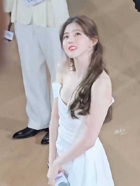 韩素希真的太美了,对她完全讨厌不起来!