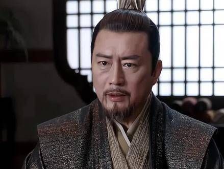 其实范思辙是被三皇子举报的,他旨在搅局,当时众人聚集在抱月楼…