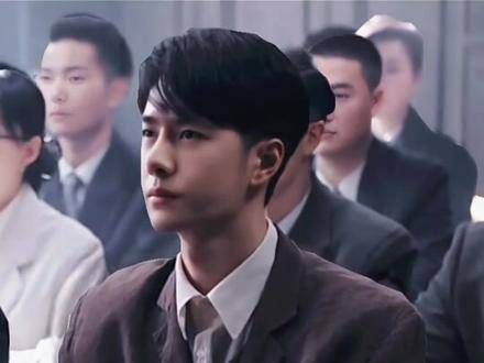 斯文帅气的会计,他不仅是人肉验钞机,还能耍枪