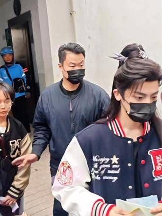 10.31 12:29 化妆完成,有些小瑕疵,将就着看看吧, 侯明昊