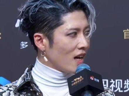尤尤,你雅哥哥真是走到哪儿都不忘提你啊,真挚又深情