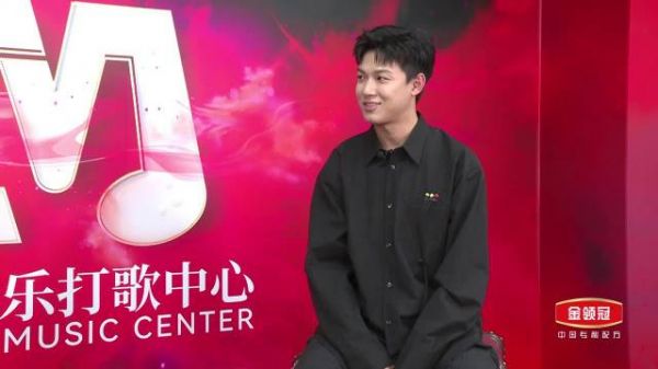 描述其对副歌部分的理解和改编尝试,丰富歌曲情感层次