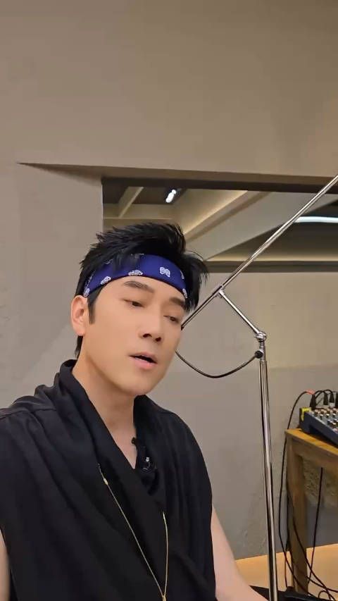 天啊!林依轮发了一条39分钟的披哥花絮,比节目组的花絮市场还要长!
