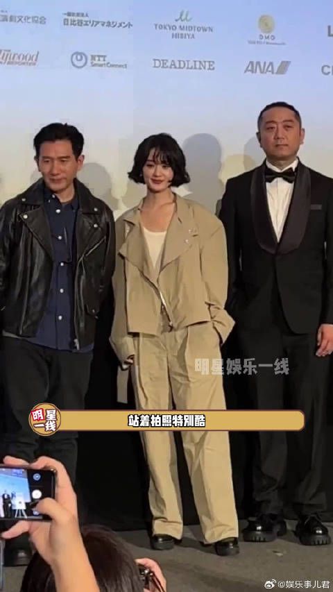赵丽颖 电影节路透状态!她是怎么做到又酷又可爱的!第二套卡其色套装!