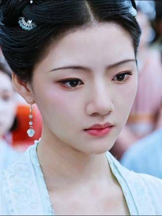 “她短暂地超脱了角色” 那一回头,罗宜宁似乎挣脱了剧本的束缚…