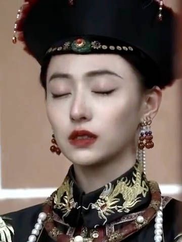 胡连馨什么时候演部清宫戏，真的很适合这类造型