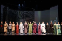 北京人艺《杜甫》上海首演成功，冯远征演诗圣带观众游历“诗之江湖”