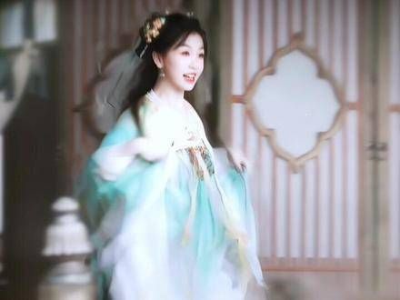 求救!她奔跑的模样简直就像是一只小兔子!