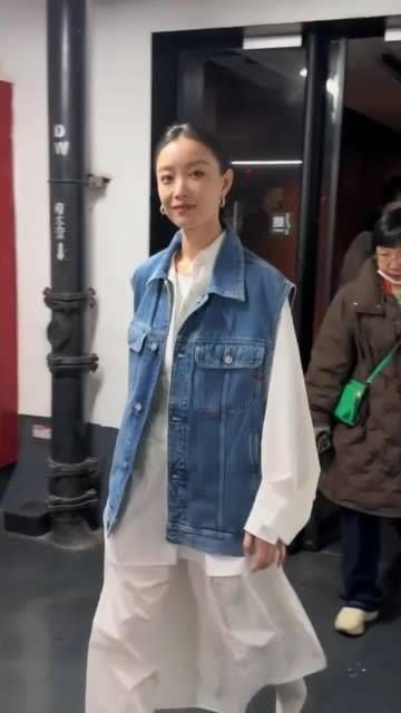 真人真是太美了,皮肤白皙,容貌姣好,气质绝佳, 倪妮