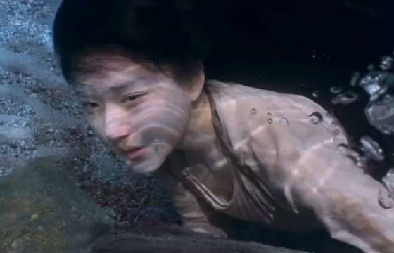 那些说胖的都没有心,实景拍摄怎么可能做到尽善尽美,看多了绿幕吧!