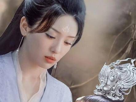 六万年后,他决心跨越三界,撕开虚空,寻找她散落于三界之中的灵魂…