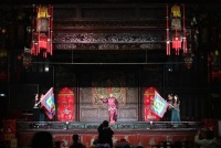 天津：沉浸式互动戏剧带火百年戏楼