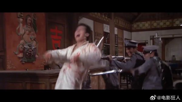 飞龙:小子比肩力王!只剩最后一口气,扔出一把银币把仇家全爆头