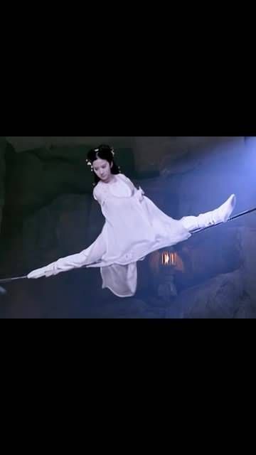 小时候光顾着欣赏她的面容,如今单独观看她的武打戏份,依然是顶级流量!