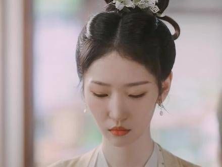 她的美貌，让人见之生怜