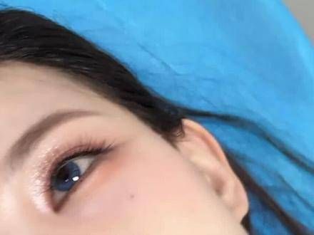 第一天录制女团推荐,但身体不适的猪非常喜欢小龙亲自挑选的26.5元的美瞳