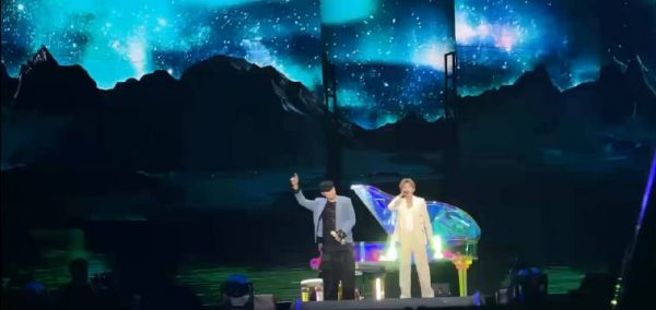 王源追星成功,今晚和偶像林俊杰合唱《翅膀》,粉丝们又可以激动一晚了!
