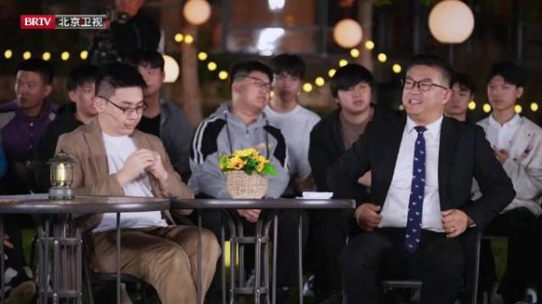 是放眼未来还是活在当下?人的思维定式会随时间改变还是早已注定?