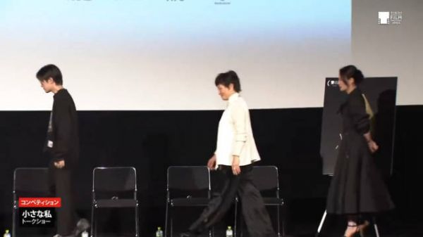 东京电影节官摄机位的周雨彤,好知性