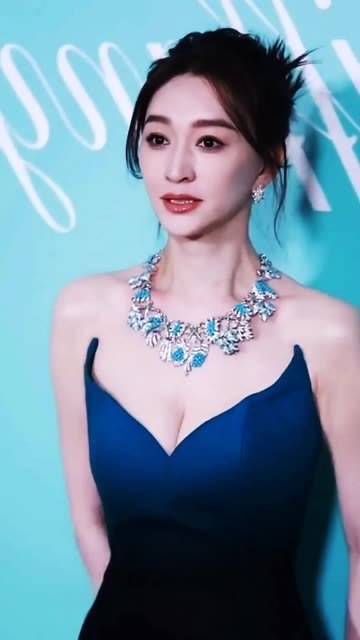 优雅大方的气质女神,美丽高雅,魅力无限