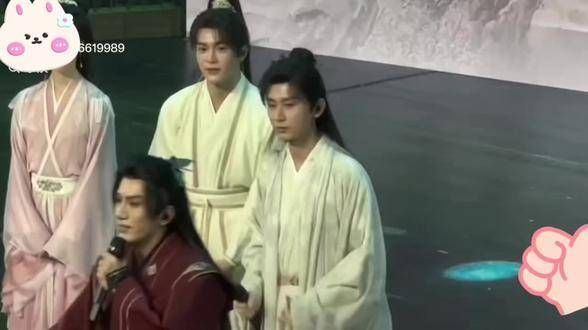 升级为果果粉,真的超爱这位古装男演员,他在《莲花楼》中的门主角色太迷人了